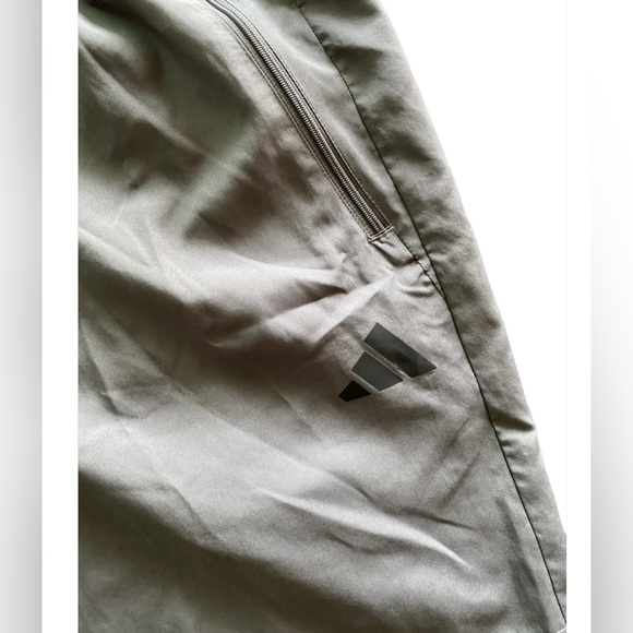 NWT Adidas 7 inch workout shorts - Picture 4 of 6